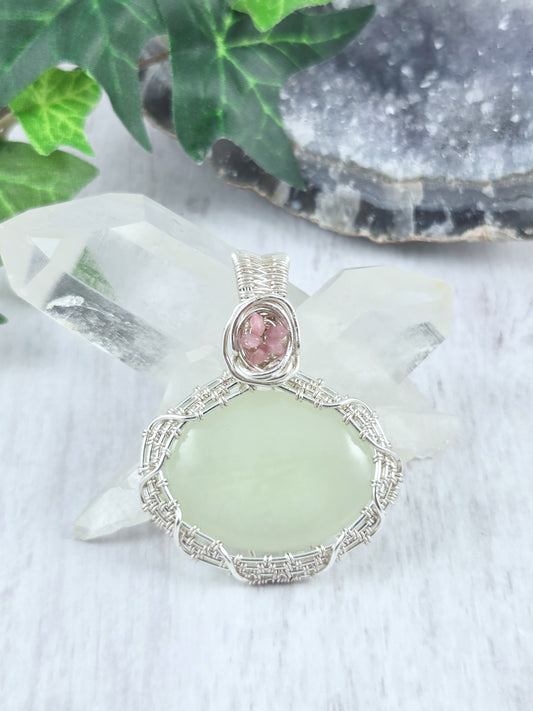 Pastel Green Victorian Framed Serpentine Pendant